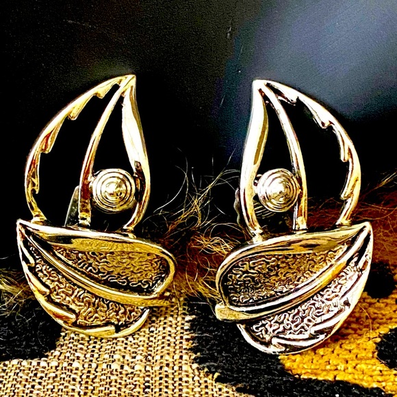 Vintage Sarah Coventry clip on fall leaf earrings - Picture 3 of 4